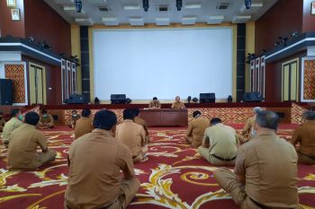 Bupati ajak masyarakat tetap disiplin terkait COVID-19