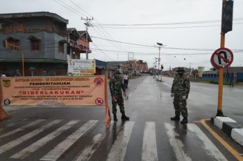 TNI-Polri di Mimika tertibkan pengguna jalan untuk mencegah COVID-19
