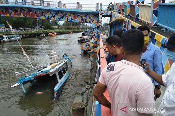 Gelombang tinggi terjang perairan Pariaman, empat kapal karam (Video)