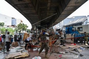 Penertiban lapak pedagang Pasar Pagi Asemka
