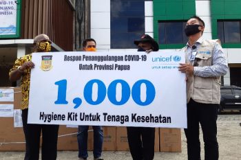Wagub Papua lepas 168 tenaga medis penanganan COVID-19 di kabupaten/kota