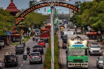 Arus kendaraan di jalur Pantura Demak