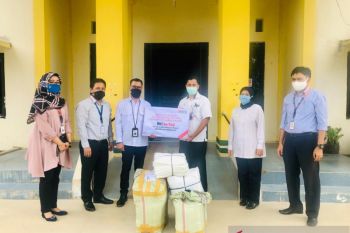 BNI Cabang Bukittinggi kembali beri bantuan APD ke RSUD Lubuk Basung