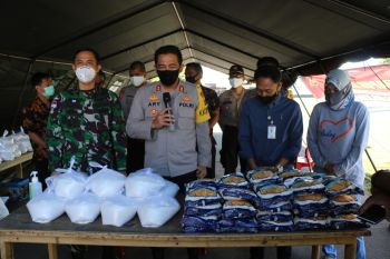 Polres dan Bulog selenggarakan pasar murah di Merauke
