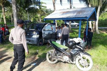 Polresta Jayapura tegur warga yang berekreasi di pantai Holtekamp