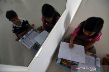 Siswa belajar di rumah hingga tahun ajaran baru
