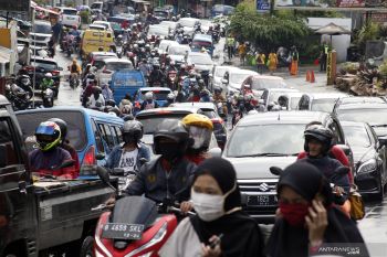 Wisatawan serbu Puncak Cisarua , polisi tak berlakukan 'one way'
