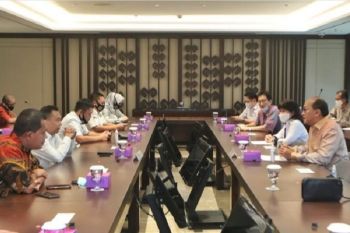 Satgas COVID-19 DPR temui pelaku usaha terkait normal baru