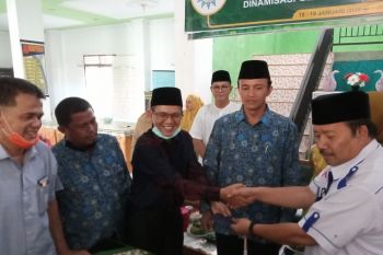 Anggota DPRD Sumbar serahkan satu unit bus untuk Muhammadiyah Agam