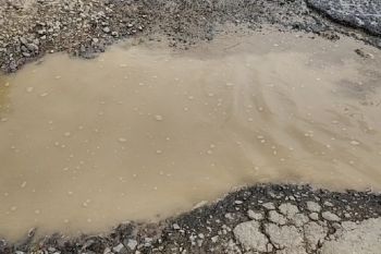 Jalan lintas Tulang Bawang Barat menuju gerbang tol Lambu Kibang rusak parah