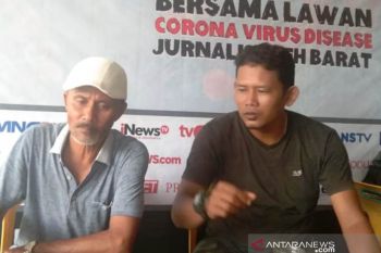 Pekerja seni jual alat musik untuk bertahan hidup