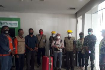 Sebanyak 10 pekerja migran NTT tiba di Kupang