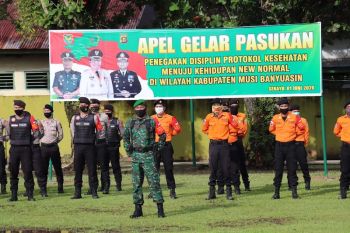 Personel TNI/Polri awasi penerapan protokol COVID-19 di Muba