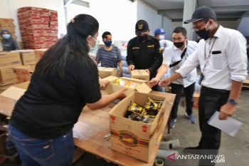 Pemprov Kepri bagikan 284.233 paket sembako di Batam
