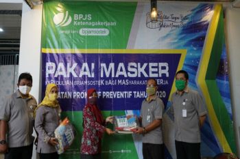 BPJAMSOSTEK Cilacap bagikan APD ke tenaga medis dan pekerja