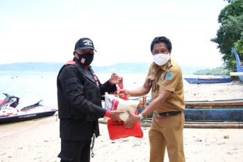 Menjangkau warga pulau terdampak COVID-19