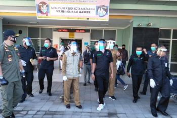 Wali Kota memantau penerapan protokol COVID-19 di RSUD Mataram