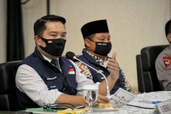 Pemrov Jabar beri kemudahan anak tenaga medis masuk SMA negeri