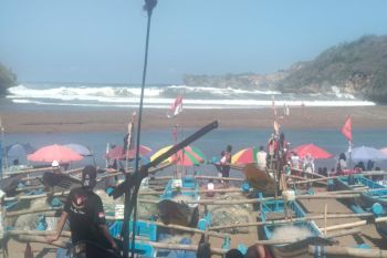 Pemkab Gunung Kidul menunda penataan kawasan Pantai Baron