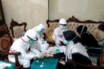 Puluhan warga Jepara yang reaktif jalani tes "swab"