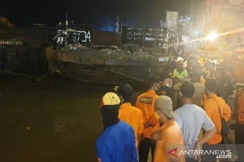 Basarnas cari pekerja kapal tongkang tenggelam di dermaga PT VDNI