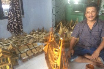 Salut! Kerajinan miniatur mampu bantu siswa keluarga miskin