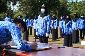 Wali Kota  kukuhkan 208 ASN di tengah pandemi COVID-19