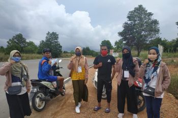 Tim pengabdian Mahasiswa UNRI bagikan 500 masker di Bintan