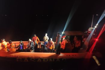 Basarnas selamatkan empat nelayan terombang-ambing di laut