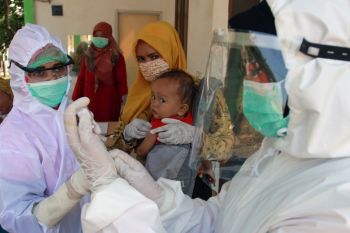 Begini cara aman imunisasi saat pandemi virus corona
