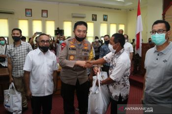 Kapolda NTB menyampaikan salam perkenalan kepada warga Sumbawa