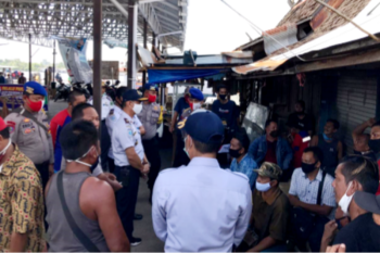 Sempat diprotes warga, akhirnya feri penyeberangan di Kapuas ditutup