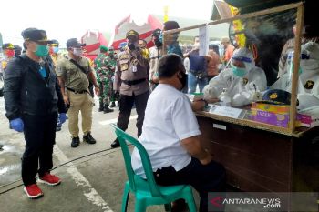 Gubernur pantau langsung tes cepat massal di Kobar