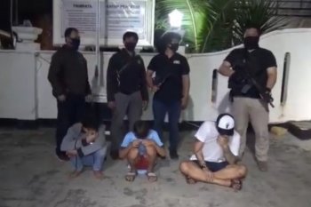 Tiga remaja hendak tawuran diamankan polisi, celurit dan golok jadi barbuk