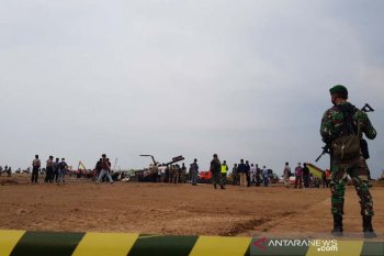 Helikopter jatuh di Kendal terbakar saat jatuh ke tanah