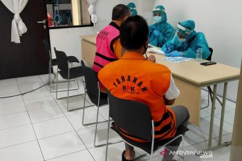 Puluhan tahanan KPK ikuti  tes cepat COVID-19