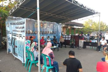 Bupati Sumbawa Barat kunjungi posko normal baru Pasar Tanamira