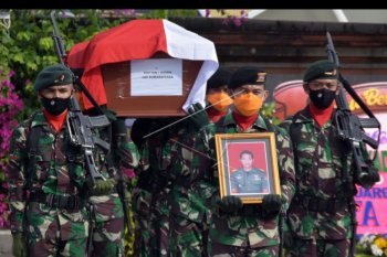 Jenazah korban kecelakaan helikopter tiba di Bali