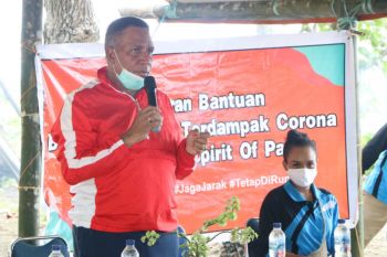 Kapolda Papua bersama Spirit Of Papua salurkan sembako di Sarmi