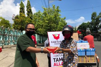 Program Kotak Berkah Padang, berbagi pada sesama lewat nasi kotak