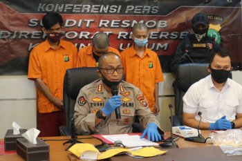 Polisi menangkap komplotan begal bermodus kencan sesama jenis