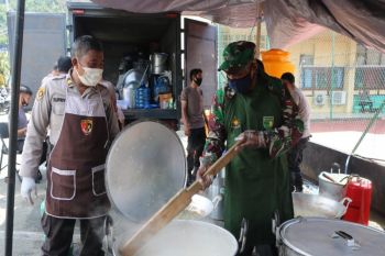 50 personel TNI-Polri dikerahkan di dapur umum Polda Papua