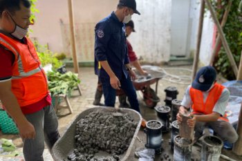 UNS aplikasikan poriblok sebagai program ramah lingkungan di Kadokan