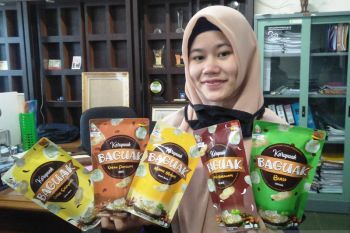 Mahasiswi asal Pariaman ciptakan emping melinjo dengan rasa kekinian