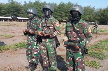 Taruna Akmil Magelang latihan menembak dengan mortir