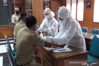 Pejabat Kabupaten Magelang jalani tes cepat antisipasi COVID-19