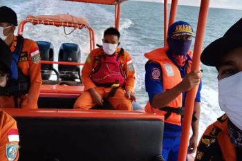 Tim SAR sisir perairan Karimun cari seorang pria hilang saat mencari ikan
