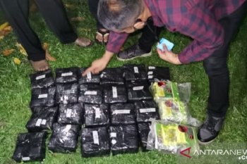 Polda Riau membongkar sindikat narkoba dengan bukti 24 kilogram sabu-sabu