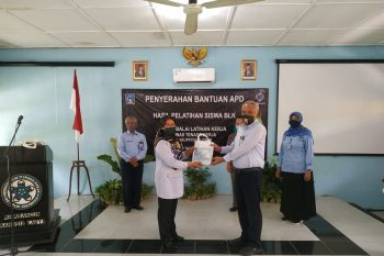 BLK Sleman menyalurkan APD ke Dinkes Sleman dan Dinkes Pekalongan