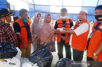 MCCC Sumbar salurkan sembako-uang bagi korban longsor di Agam